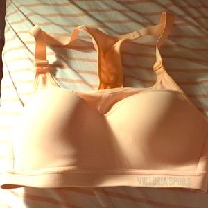 Victoria secret sports bra size 32c